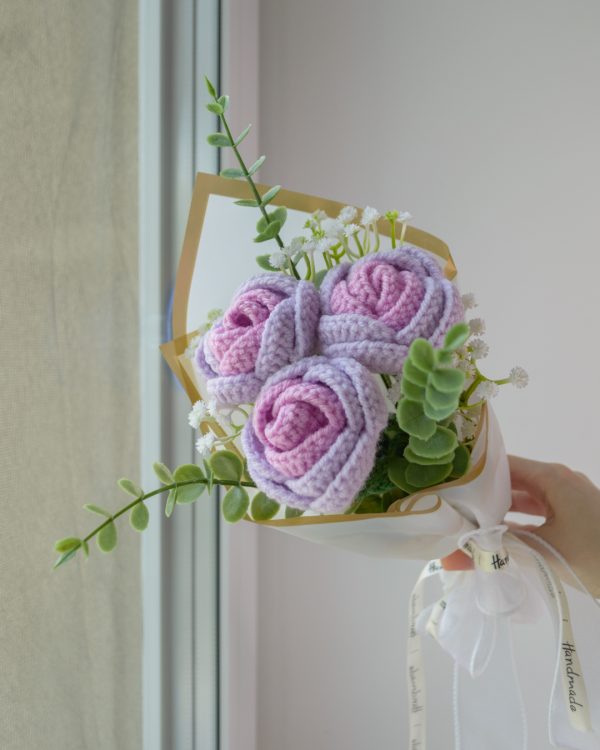 Kahevärviline helelilla roosikimp (3 roosi) - Image 5