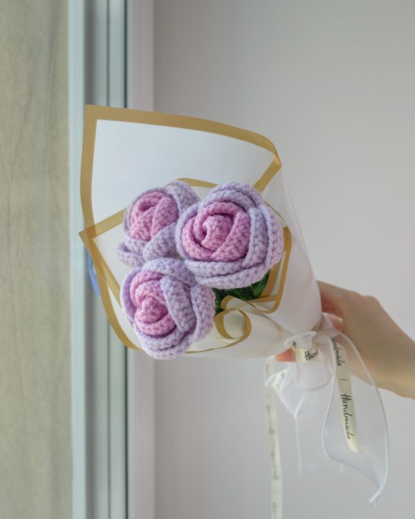 Kahevärviline helelilla roosikimp (3 roosi) - Image 6