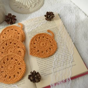 Lehekujulised tassialused oranž 7,5cm | 4tk