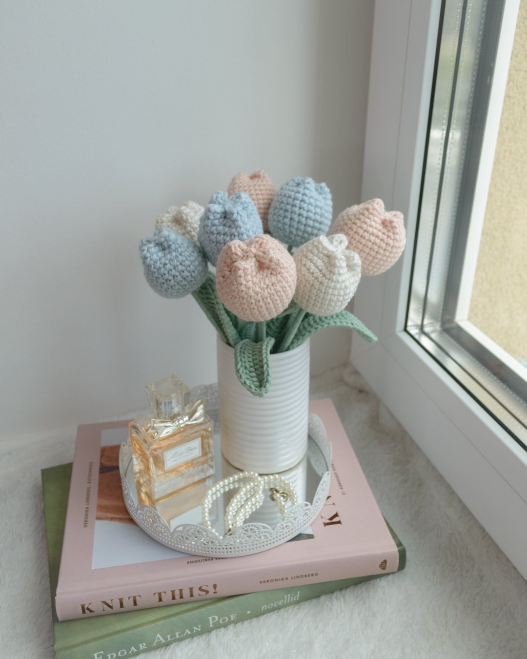 Heleroosad, sinised ja loodusvalged tulbid 8tk - Image 3