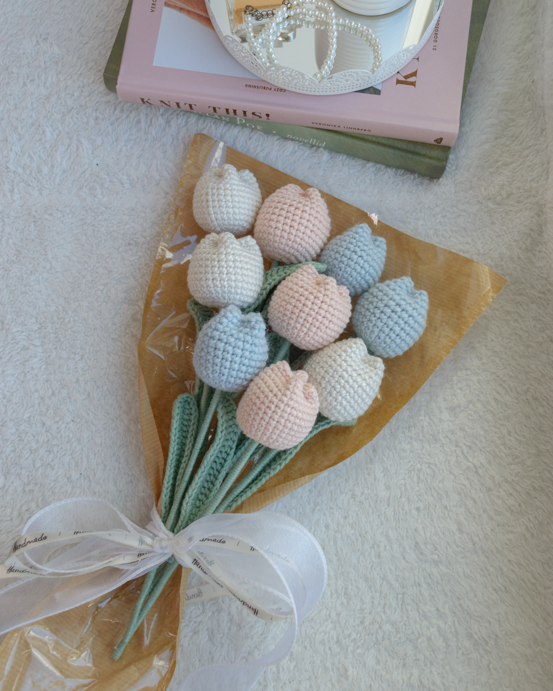 Heleroosad, sinised ja loodusvalged tulbid 8tk