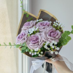 Kahevärviline lilla roosikimp (5 roosi)