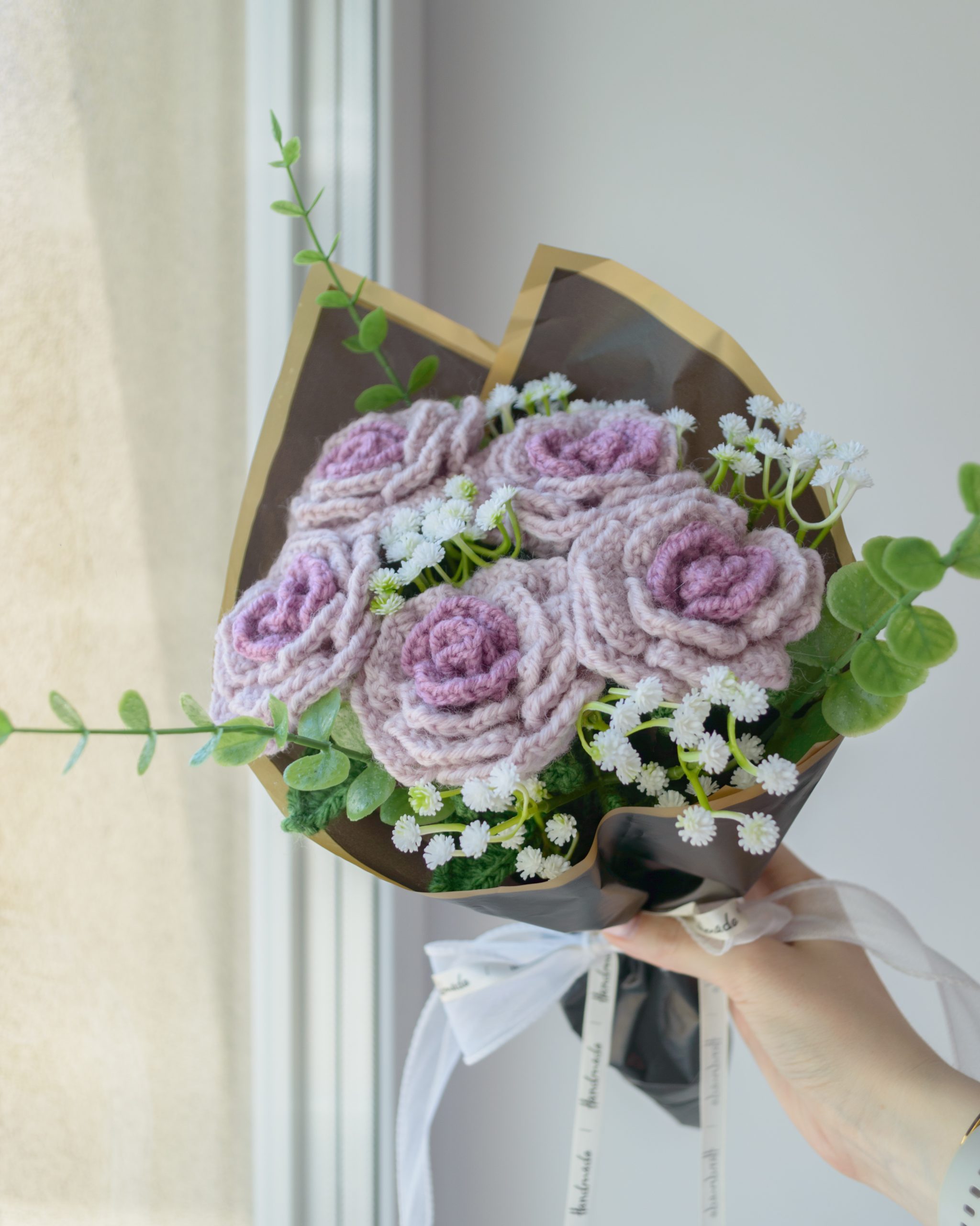 Kahevärviline lilla roosikimp (5 roosi)
