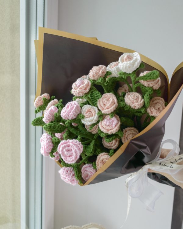 Väikeste rooside roosikimp roosades ja valgetes toonides (7 oksa) - Image 2