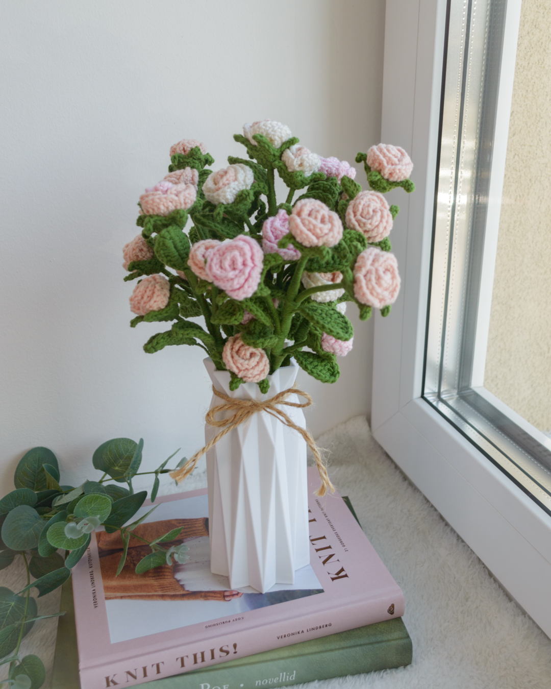 Väikeste rooside roosikimp roosades ja valgetes toonides (7 oksa) - Image 4