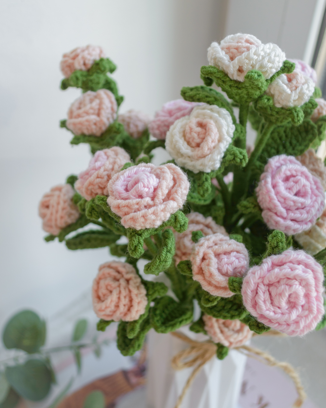 Väikeste rooside roosikimp roosades ja valgetes toonides (7 oksa) - Image 5