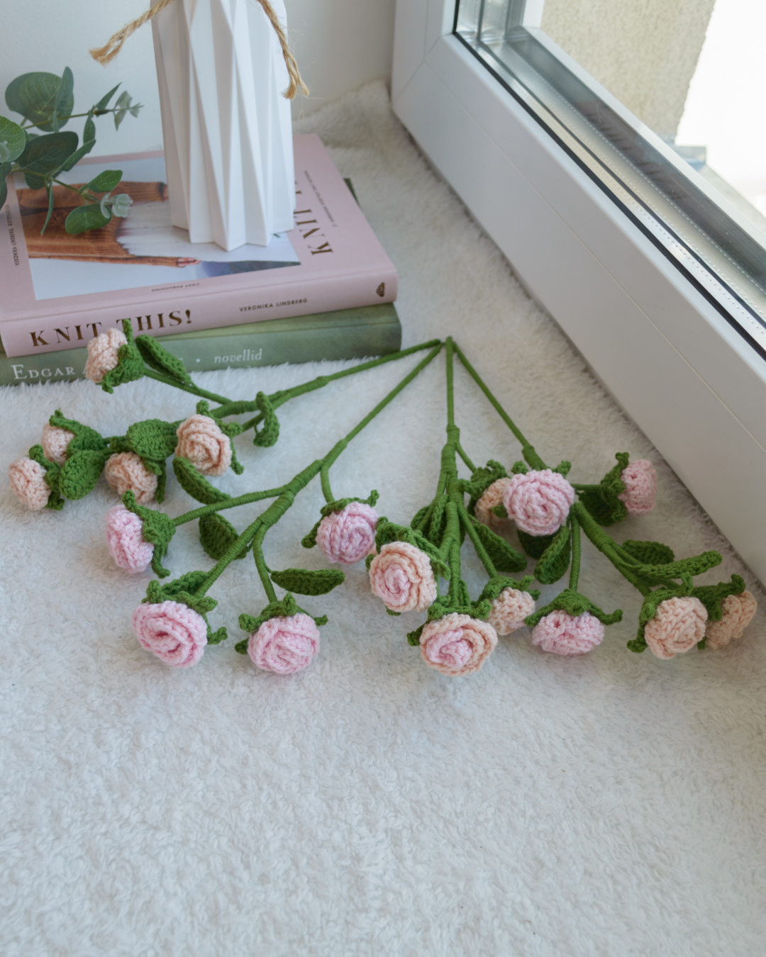 Väikeste rooside roosikimp roosades ja valgetes toonides (7 oksa) - Image 7