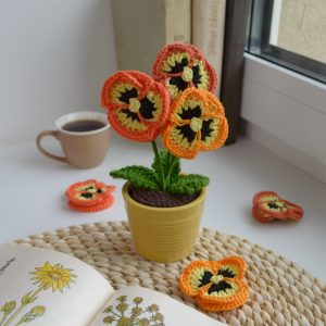 Võõrasemad kollases potis, oranžid