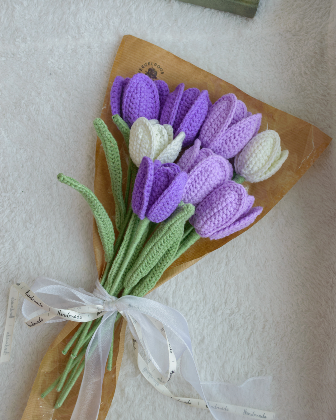 Lillad ja valged avatud tulbid (8 lille)