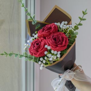 Kahevärviline punane roosikimp (3 roosi)
