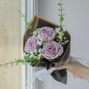 Kahevärviline lilla roosikimp (3 roosi)