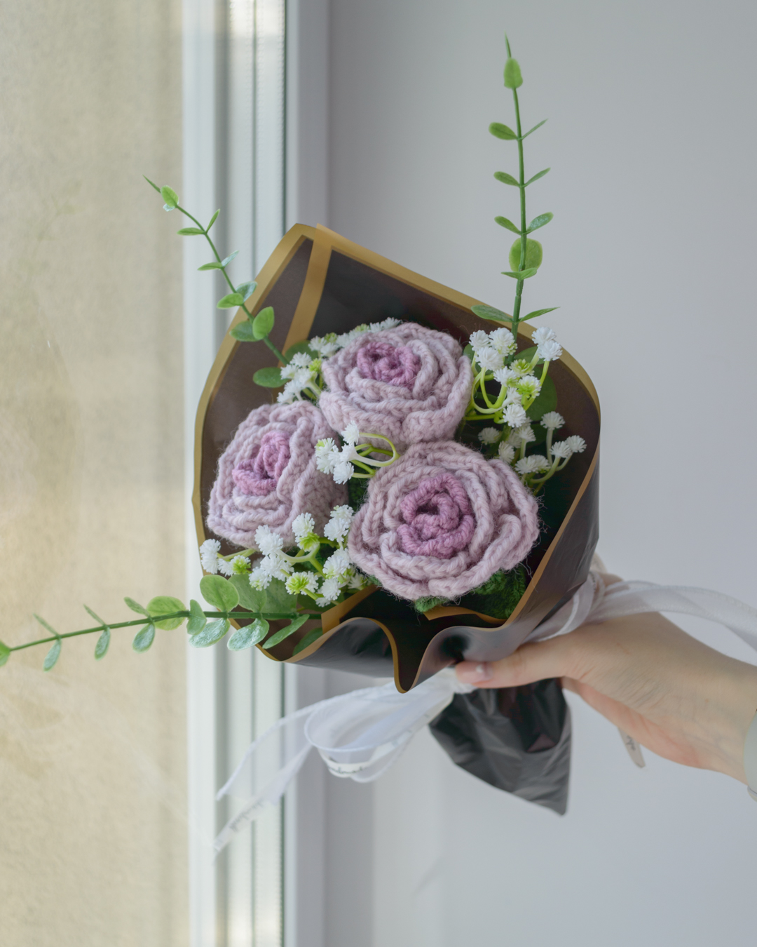 Kahevärviline lilla roosikimp (3 roosi)