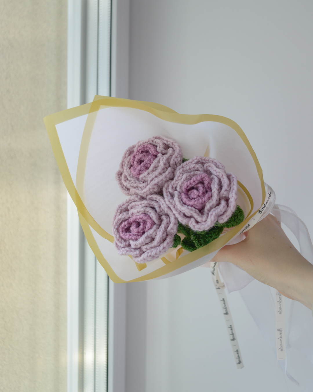 Kahevärviline lilla roosikimp (3 roosi) - Image 4