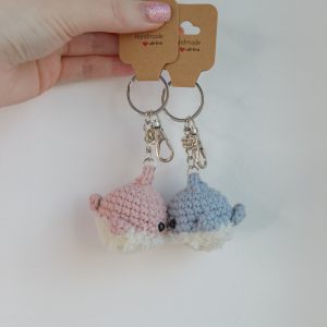 Võtmehoidjad musutavad vaalad sinine ja roosa 3cm