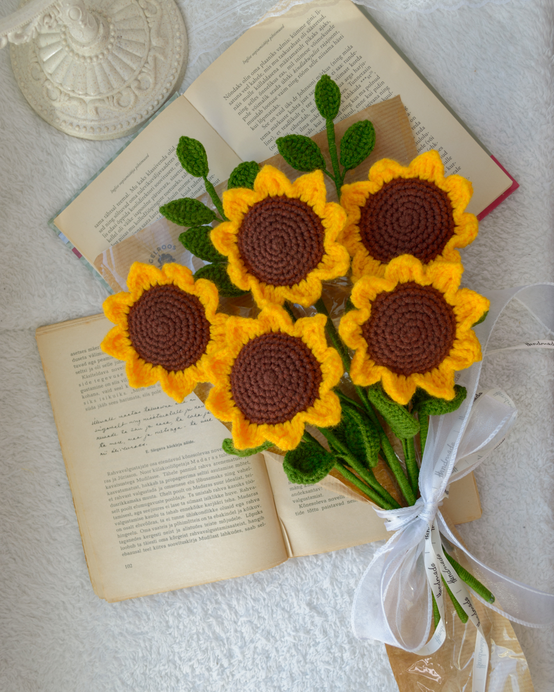 Väikesed päevalilled ja eukalüpti oksad (kokku 7 oksa)