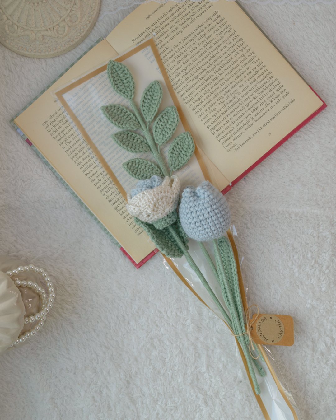 Väike lillekimp helesinine-valge