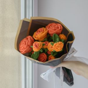 Oranžid suured ja väikesed roosid (5 oksa, 13 roosiõit)