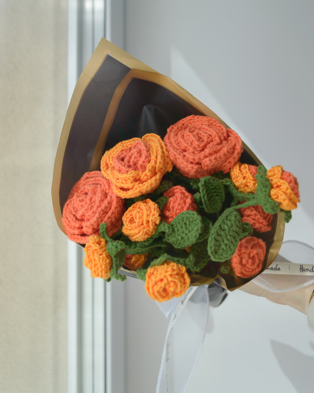 Oranžid suured ja väikesed roosid (5 oksa, 13 roosiõit)